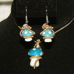 Gold Tone Wire Mushroom Earrings Pendant Set Boho